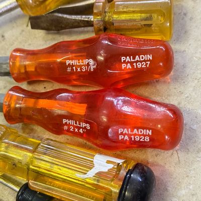 LOT 98G: Variety of Screwdrivers