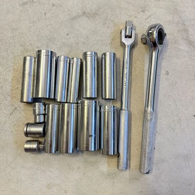 LOT 72G: Craftsman Sockets & Socket Wrenches