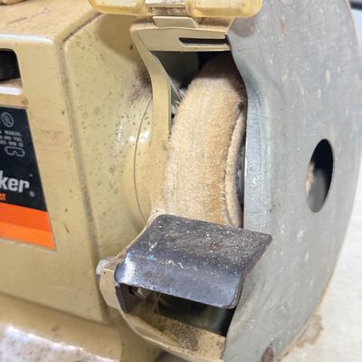 LOT 80G: Black & Decker 5” Bench Grinder