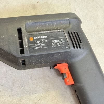LOT 89G: Black & Decker 3/8" Drill