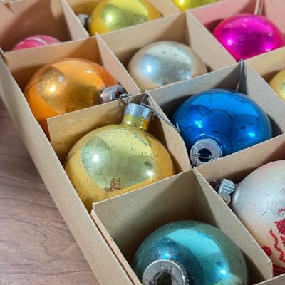 LOT 144F: Vintage Glass Christmas Ornaments in Boxes: Shiny Brite, Coby & More