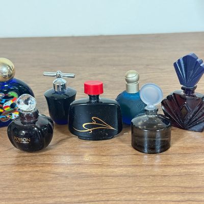LOT 50F: Vintage Perfume Splash Bottles: Christian Dior Poison, Sun Moon and Stars & More