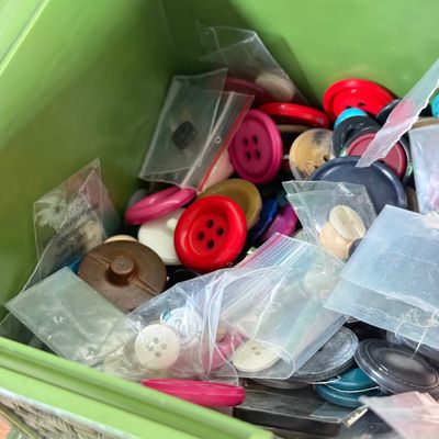 LOT 149F: Vintage Plastic Sewing Kit Case FULL of Various Buttons
