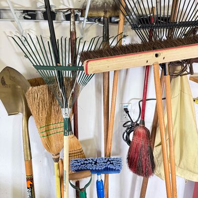 LOT 121G: Yard Tools: Shovel, Brooms, Rakes
