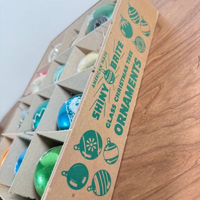 LOT 142F: Vintage Glass Christmas Tree Ornaments: Shiny Brite & More