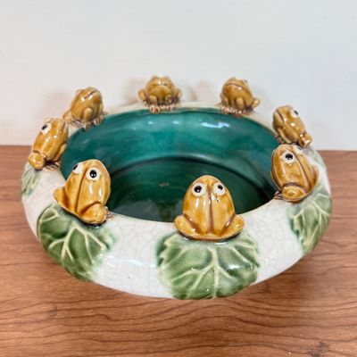 LOT 40F: Vintage/Antique Majolica Frog Lily Pad Planter Bowl