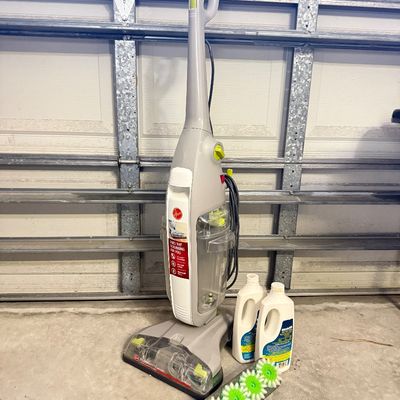 LOT 73G: Hoover FloorMate Deluxe Hard Floor Cleaner