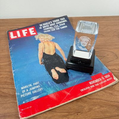 LOT 156F: November 9, 1959 Marilyn Monroe Cover Life Magazine & Vintage Marilyn Monroe Etched Glass Rectangle Paperweight