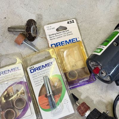 LOT 111G: NIP Dremel Bits, Dremel Model 290 Engraver & Rotary Tool