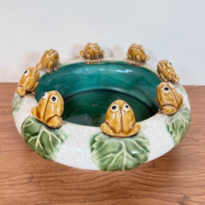 LOT 40F: Vintage/Antique Majolica Frog Lily Pad Planter Bowl
