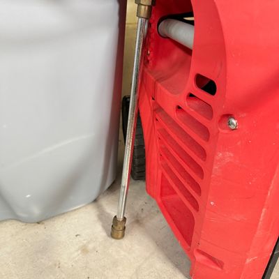 LOT 81G: Husky Pressure Washer w Attachments