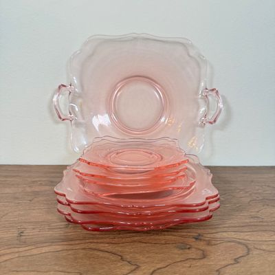 LOT 18F: Vintage Heisey Pink Depression Glass: Serving Platter & 4 Each of Salad & Dinner Plates
