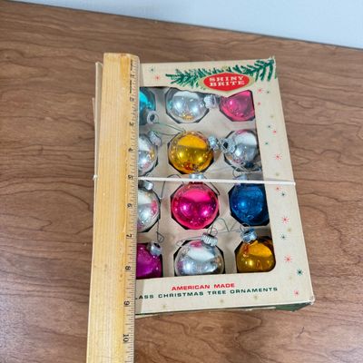 LOT 146F: Vintage Glass Christmas Ornaments: Shiny Brite & More