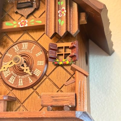 LOT 169W: Vintage German Black Forest Schneider Wooden Wall Cuckoo Clock