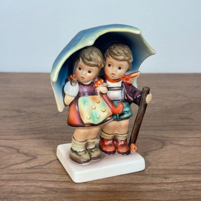 LOT 9F: Vintage Goebel Hummel 71/2/0 Stormy Weather Figurine w Box