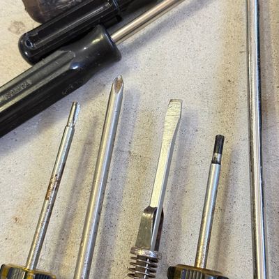 LOT 103G: Collection of Screwdrivers