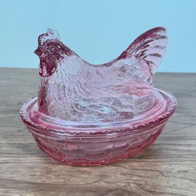 LOT 34F: Vintage Longaberger Cranberry Glass Hen on a Nest (6")