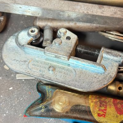 LOT 84G: Miscellaneous Lot of Tools/Garage Finds