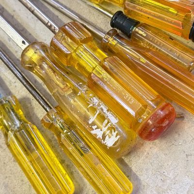 LOT 98G: Variety of Screwdrivers