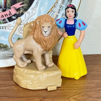 LOT 29F: Vintage 1950s Disneyland Plate, McDonald's Lion King Toy, Mini Radio Flyer & More