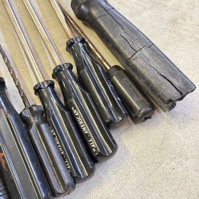 LOT 103G: Collection of Screwdrivers