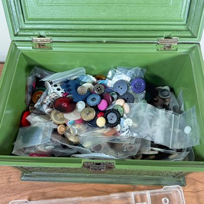 LOT 149F: Vintage Plastic Sewing Kit Case FULL of Various Buttons