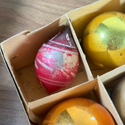 LOT 144F: Vintage Glass Christmas Ornaments in Boxes: Shiny Brite, Coby & More
