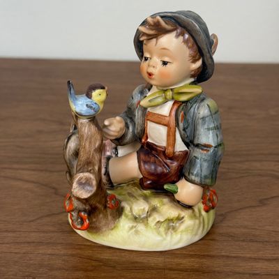 LOT 10F: Vintage Goebel Hummel Figurine 413 Whistler's Duet w Box