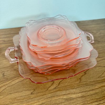 LOT 18F: Vintage Heisey Pink Depression Glass: Serving Platter & 4 Each of Salad & Dinner Plates