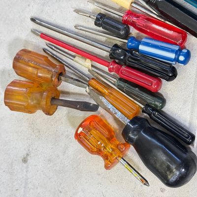 LOT 104G: Collection of Precision Screwdrivers