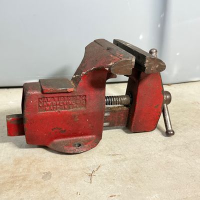 LOT 79G: Vintage Wilton Red Bench Vice