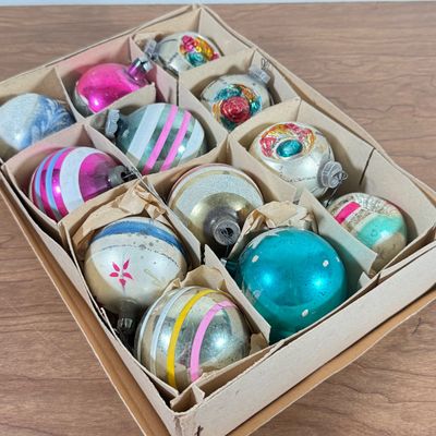 LOT 143F: Vintage Glass Christmas Ornaments in Boxes: Shiny Brite & More