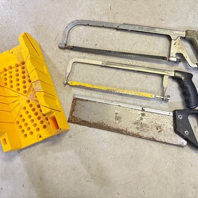LOT 102G: Stanley Miter Box, Mini Hacksaws & Hand Saw