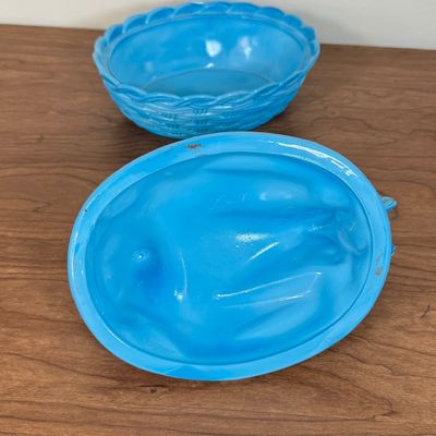 LOT 32F: Vintage Blue Milk Glass Hen on a Nest (7.5”)