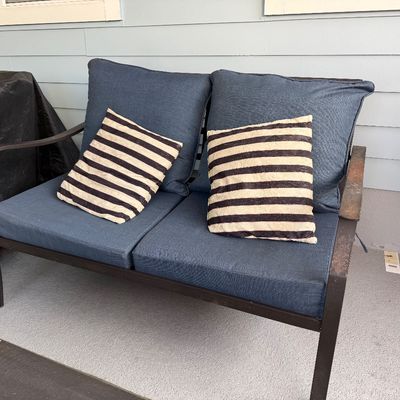 LOT 126L: 4-Piece Patio Set w Cushions & Covers