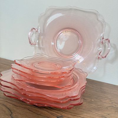 LOT 18F: Vintage Heisey Pink Depression Glass: Serving Platter & 4 Each of Salad & Dinner Plates