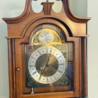 LOT 24F: Vintage Daneker "York County" Grandmother Clock w Key