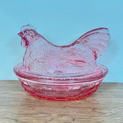 LOT 34F: Vintage Longaberger Cranberry Glass Hen on a Nest (6")