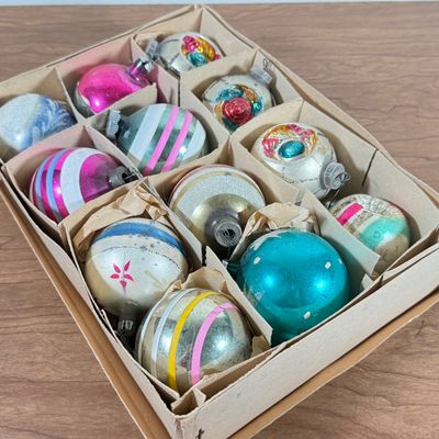 LOT 143F: Vintage Glass Christmas Ornaments in Boxes: Shiny Brite & More