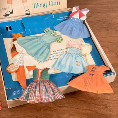 LOT 134F: Vintage Milton Bradley Magic Mary Ann Magnetic Doll Set