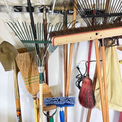 LOT 121G: Yard Tools: Shovel, Brooms, Rakes