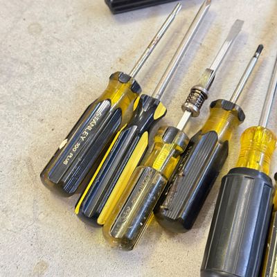 LOT 103G: Collection of Screwdrivers