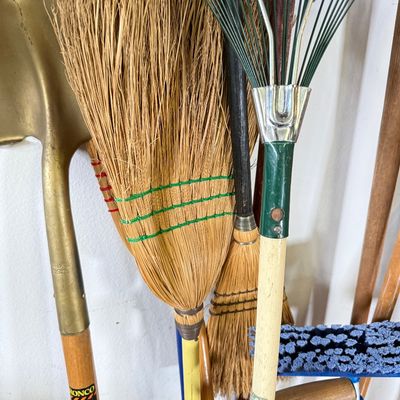 LOT 121G: Yard Tools: Shovel, Brooms, Rakes