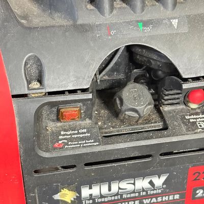 LOT 81G: Husky Pressure Washer w Attachments