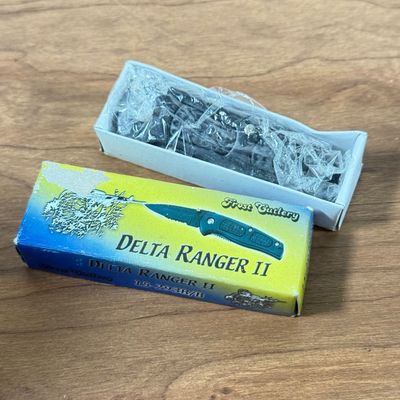 LOT 138F: NIB Frost Cutlery Knives