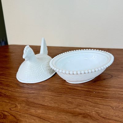 LOT 35F: Vintage Milk Glass Hen on a Nest (6")