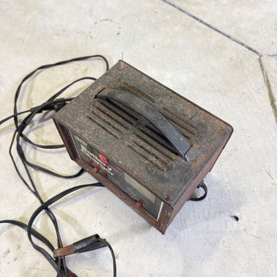 LOT 116G: Sears 6amp Battery Charger 6 and 12 Bit