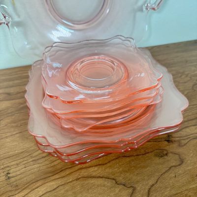 LOT 18F: Vintage Heisey Pink Depression Glass: Serving Platter & 4 Each of Salad & Dinner Plates