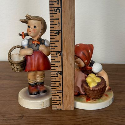 LOT 6F: Pair of Vintage Goebel Hummels: 57/0 Chick Girl & 96 Little Shopper