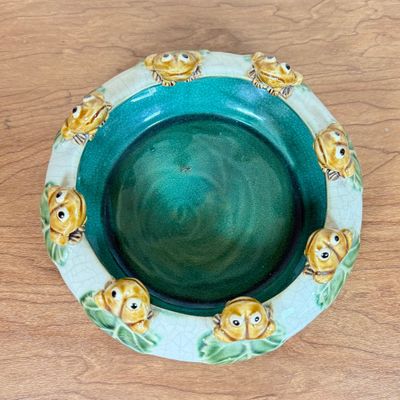 LOT 40F: Vintage/Antique Majolica Frog Lily Pad Planter Bowl